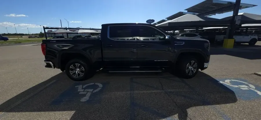 2024 GMC Sierra 1500 | Photo 4 of 29