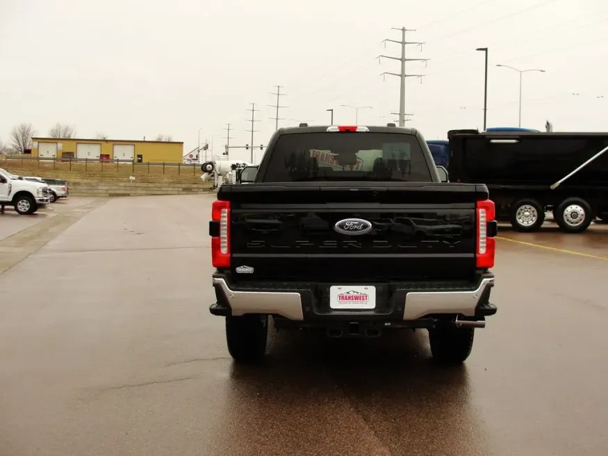 2026 Ford Super Duty F-350 | Photo 5 of 28