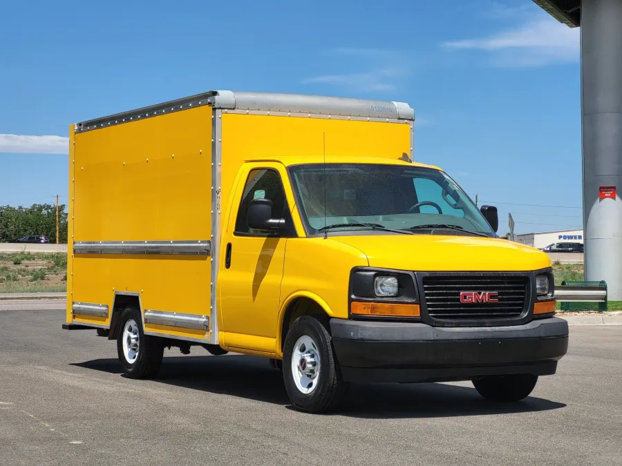2017 GMC Savana Commercial Cutaway CUTWAY | Photo 2 of 20