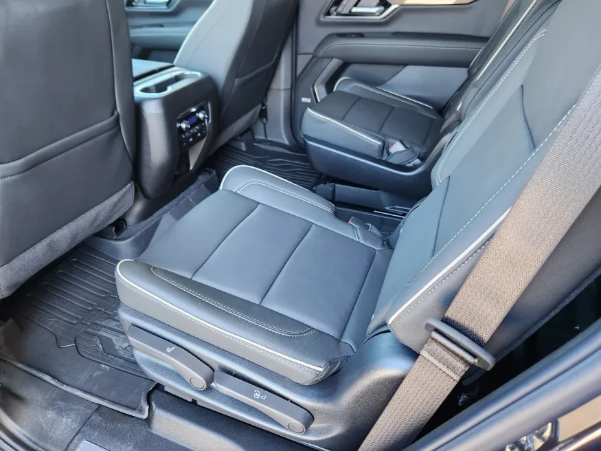 2026 GMC Yukon Elevation | Photo 8 of 25