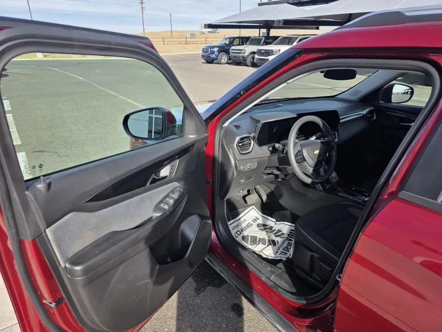 2025 Chevrolet Trailblazer LT | Photo 8 of 22