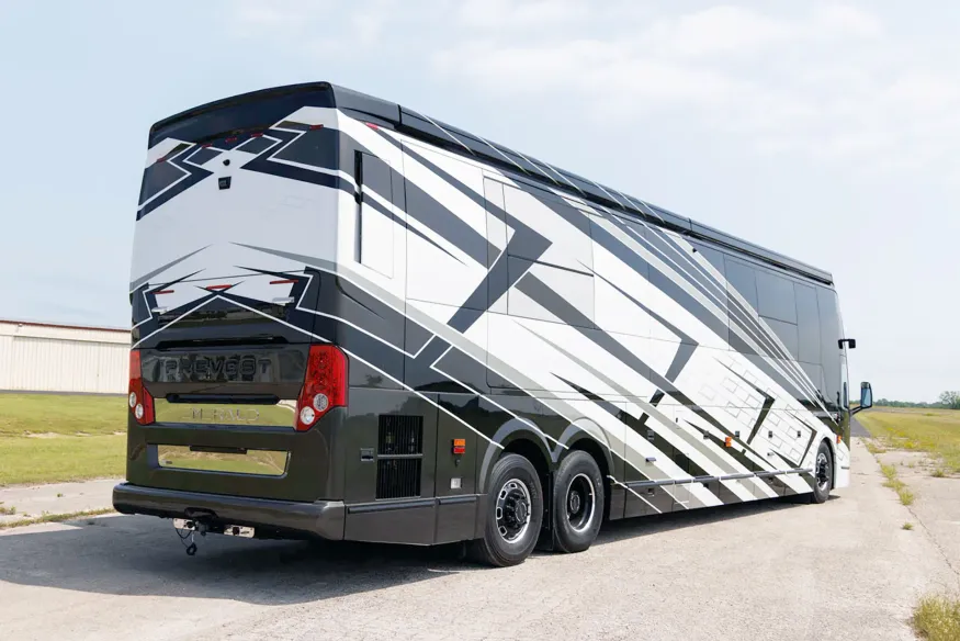 2027 Emerald Luxury Coaches Prevost H3-45 Quad Slide | Photo 22 of 33
