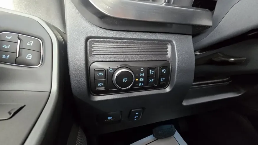 2026 Ford Super Duty F-250 | Photo 19 of 38