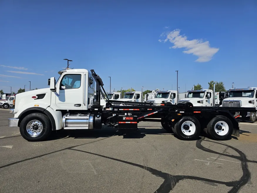 2024 Peterbilt 567 | Photo 4 of 19