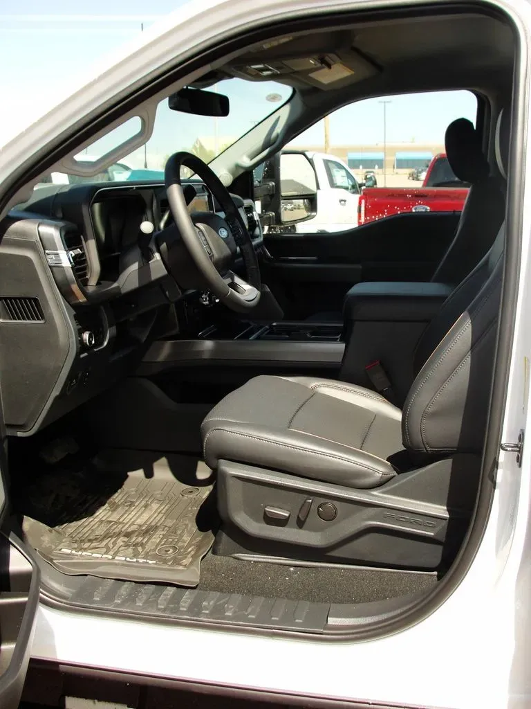 2026 Ford Super Duty F-350 | Photo 11 of 13