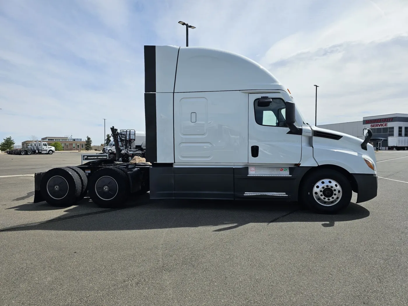 2024 Freightliner Cascadia 126 | Photo 5 of 23