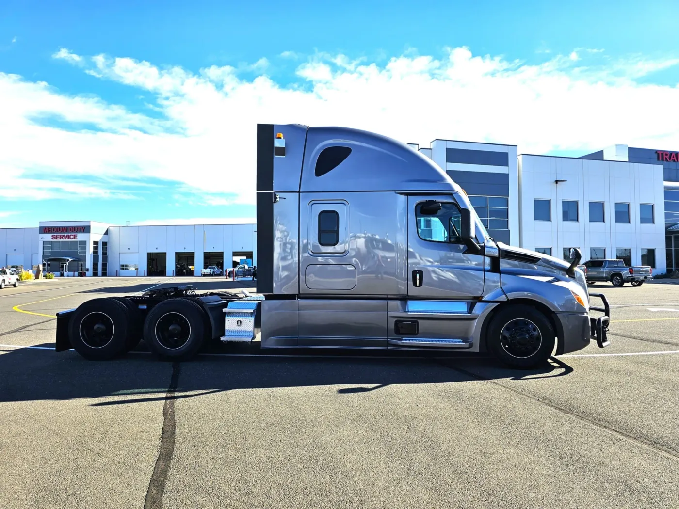 2024 Freightliner Cascadia | Photo 4 of 24