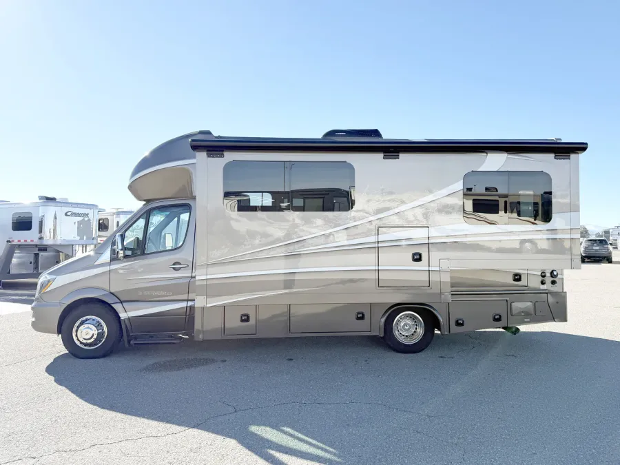 2016 Dynamax Isata 3 24FWM | Photo 15 of 22