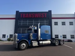 2022 Peterbilt 389 | Thumbnail Photo 1 of 18