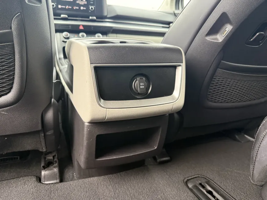 2024 Kia Carnival LX | Photo 14 of 21
