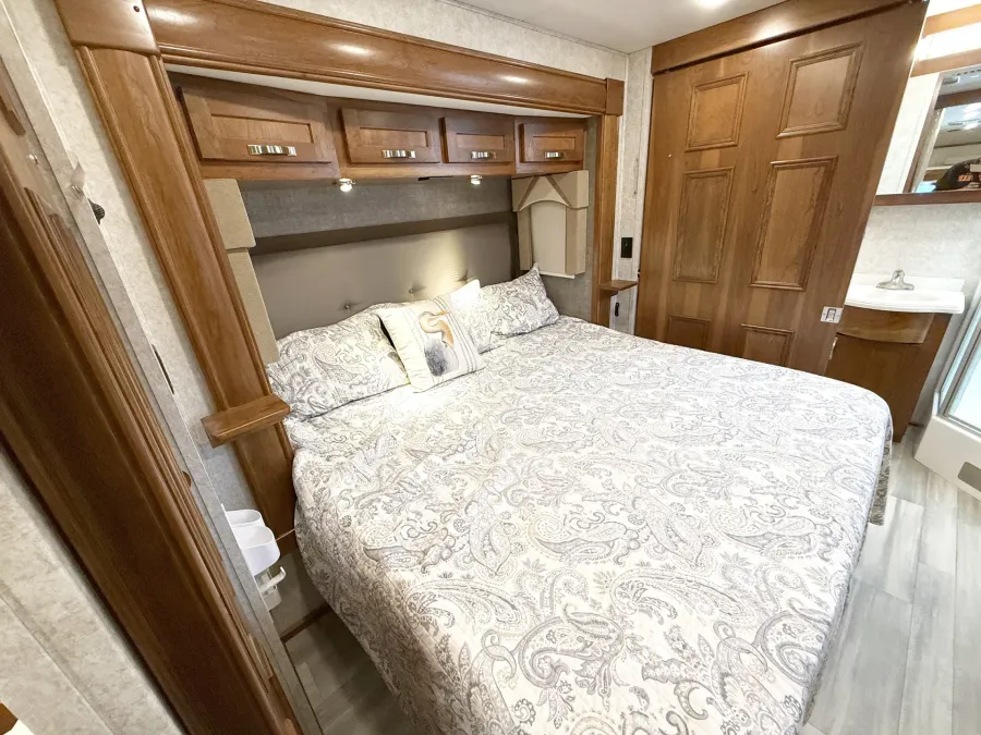 2022 Renegade Valencia 38RB | Photo 15 of 31