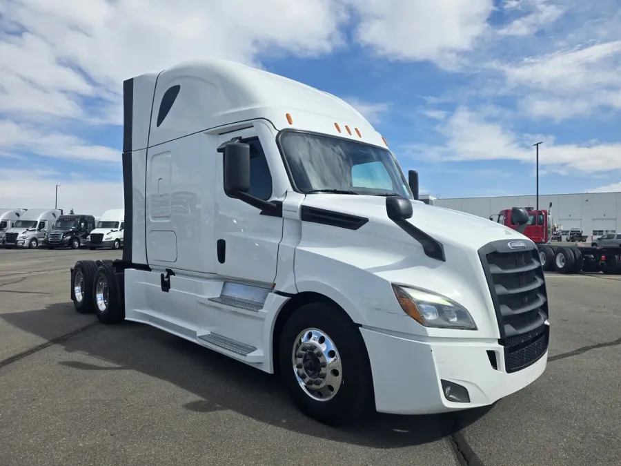 2023 Freightliner Cascadia 126 | Photo 3 of 22