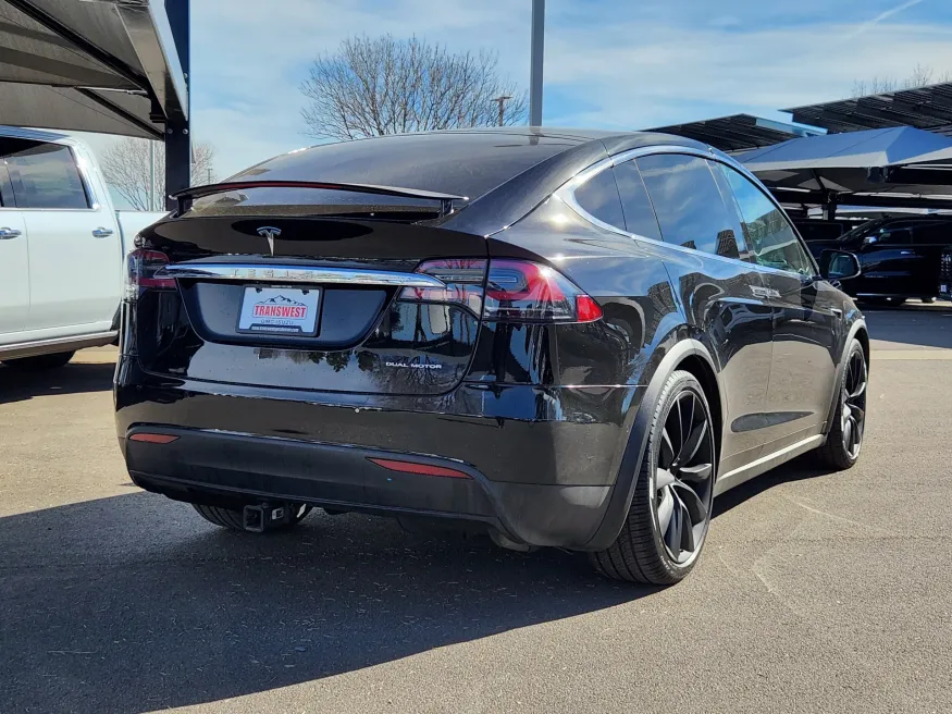 2021 Tesla Model X | Photo 2 of 31