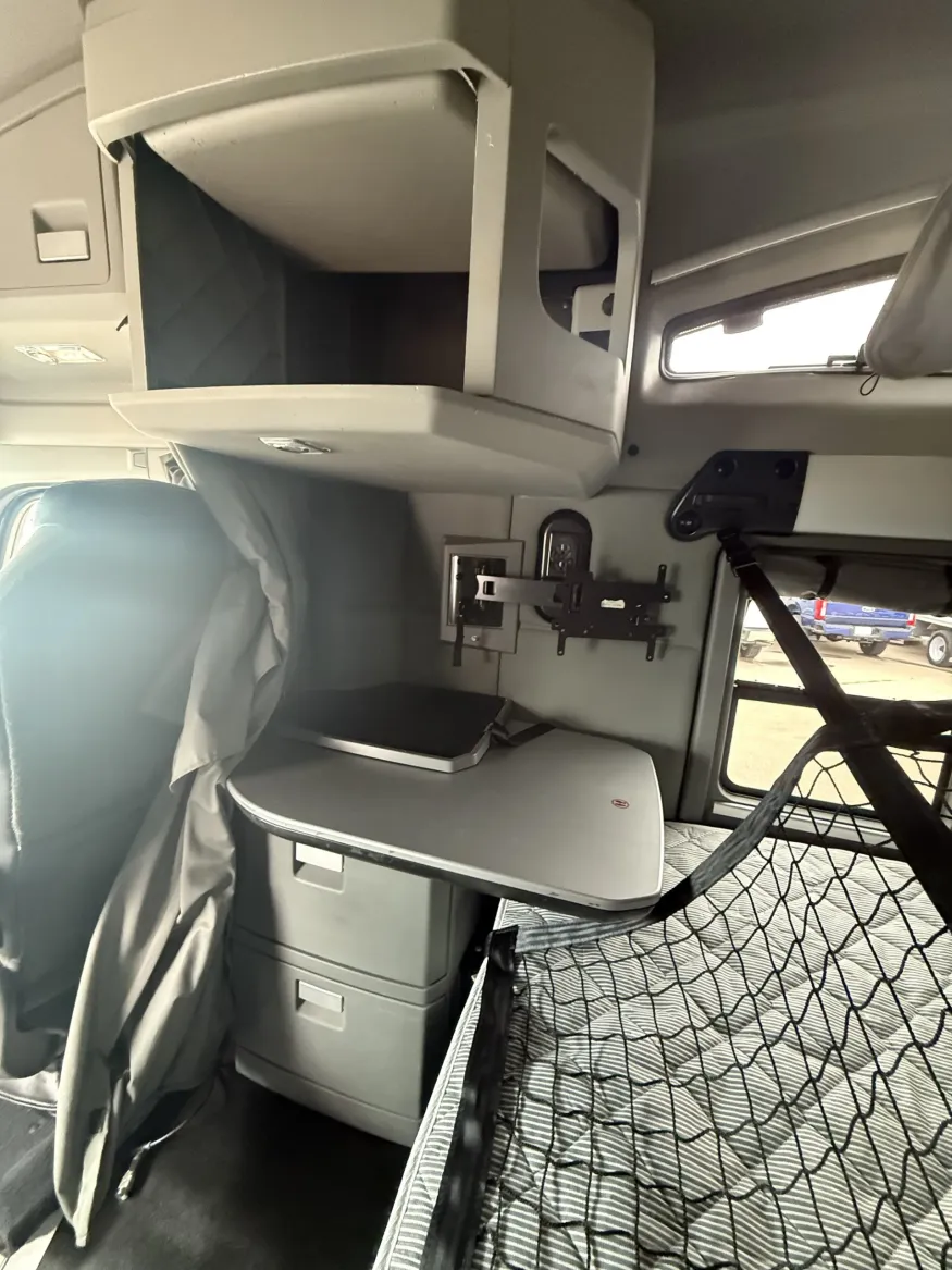 2022 Kenworth T680 | Photo 15 of 16