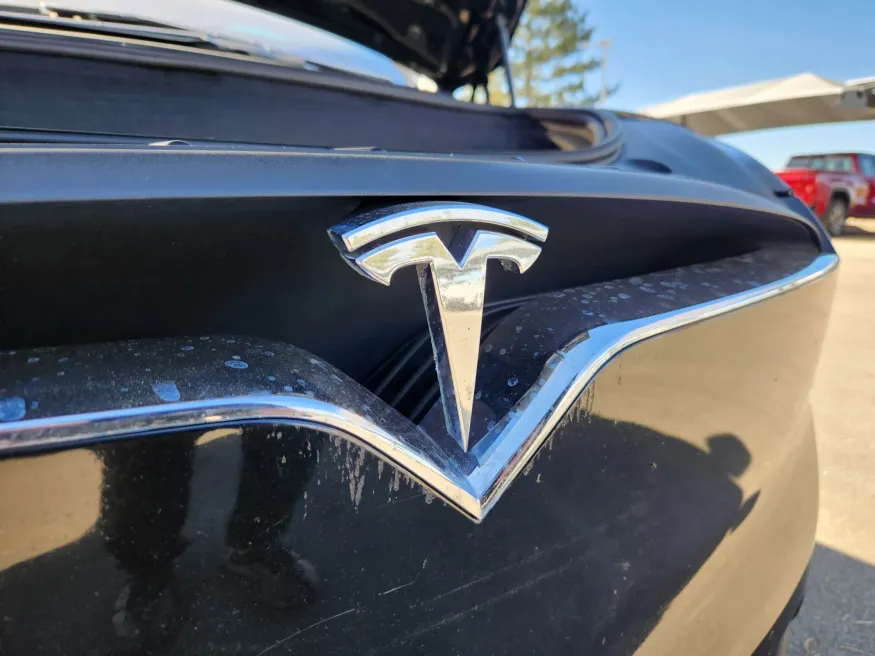 2021 Tesla Model X | Photo 21 of 31