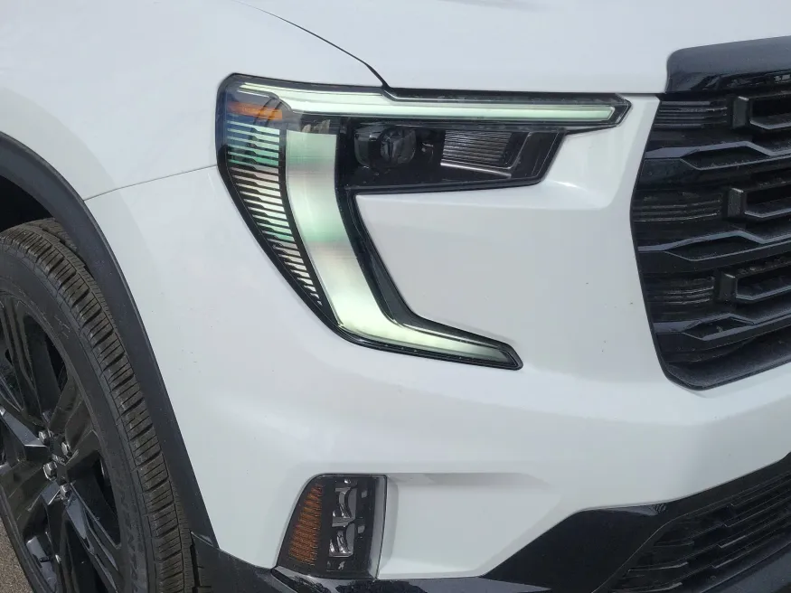 2026 GMC Acadia AWD Elevation | Photo 4 of 24