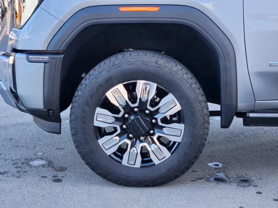 2024 GMC Sierra 2500HD Denali | Photo 21 of 31