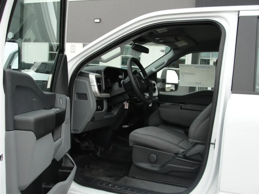 2026 Ford F-350 | Photo 8 of 16