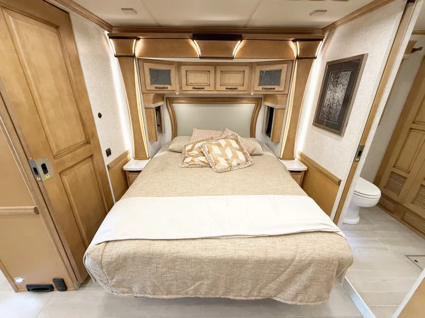 2023 Newmar Dutch Star 3736 | Photo 16 of 30