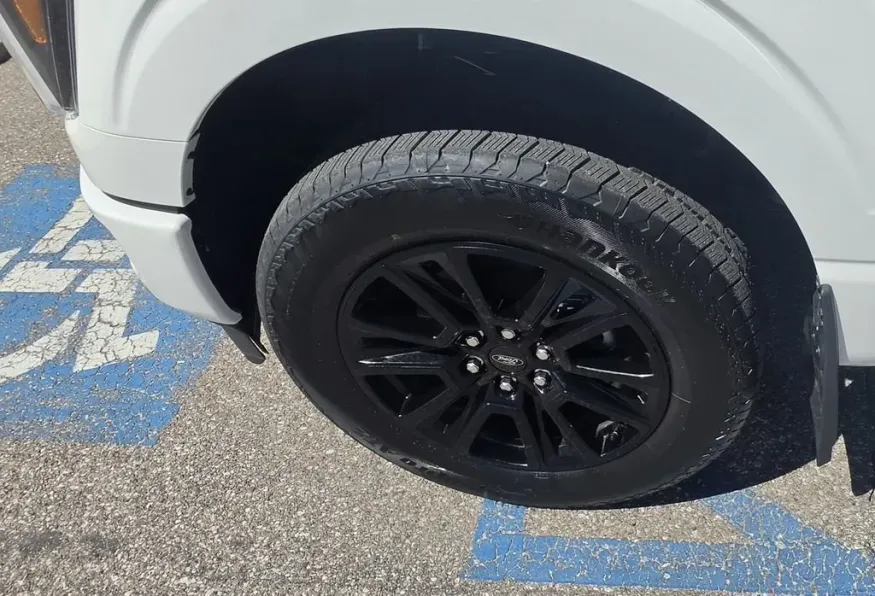 2026 Ford F-150 | Photo 13 of 35