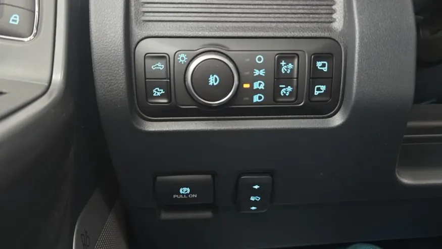 2026 Ford Super Duty F-350 | Photo 13 of 32