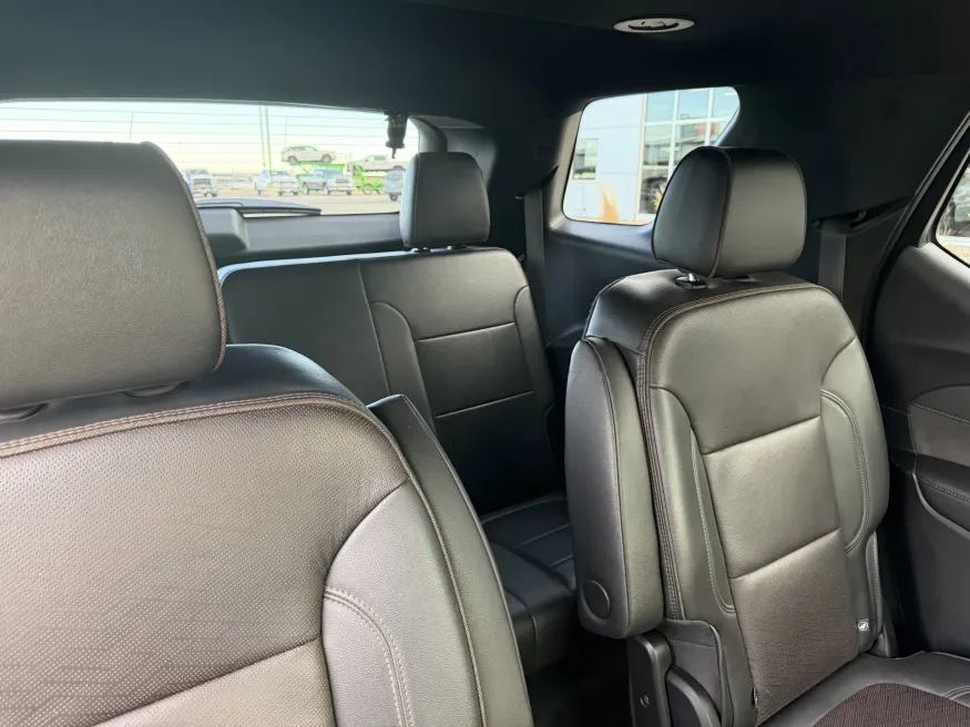 2023 Chevrolet Traverse High Country | Photo 11 of 22