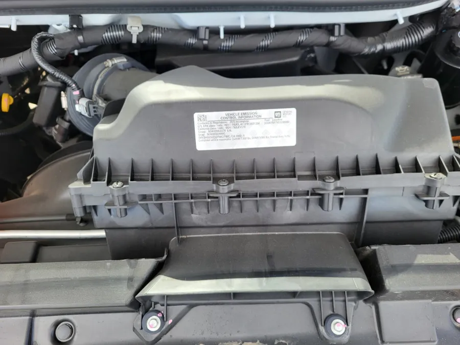 2025 GMC Savana Commercial Cutaway | Photo 18 of 20