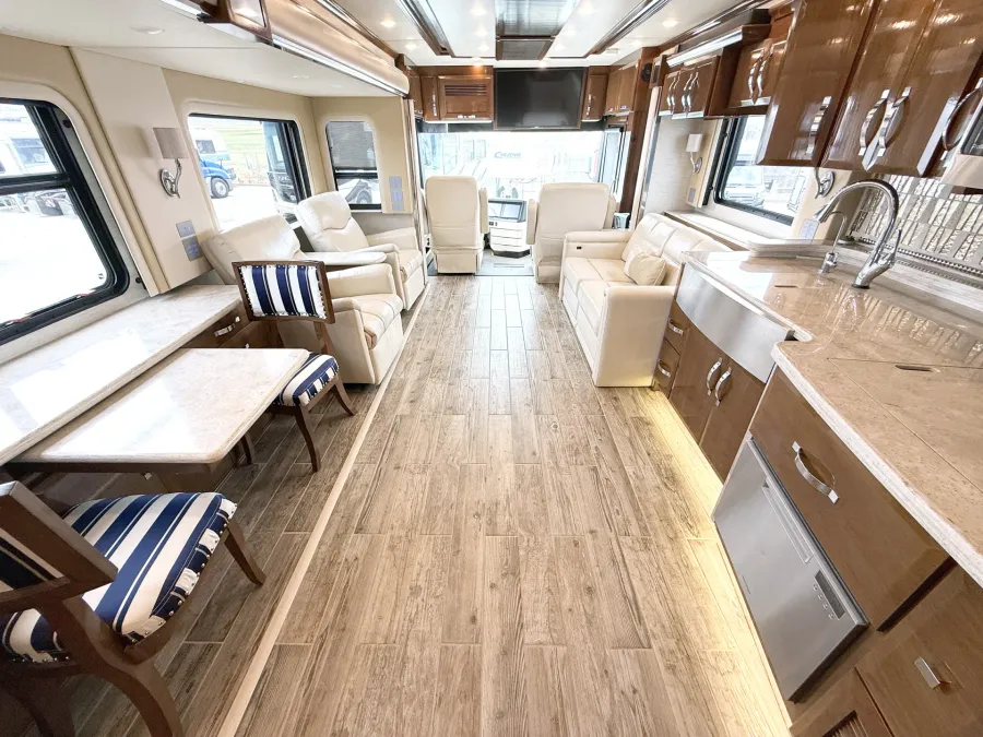 2018 Newmar King Aire 4553 | Photo 4 of 33