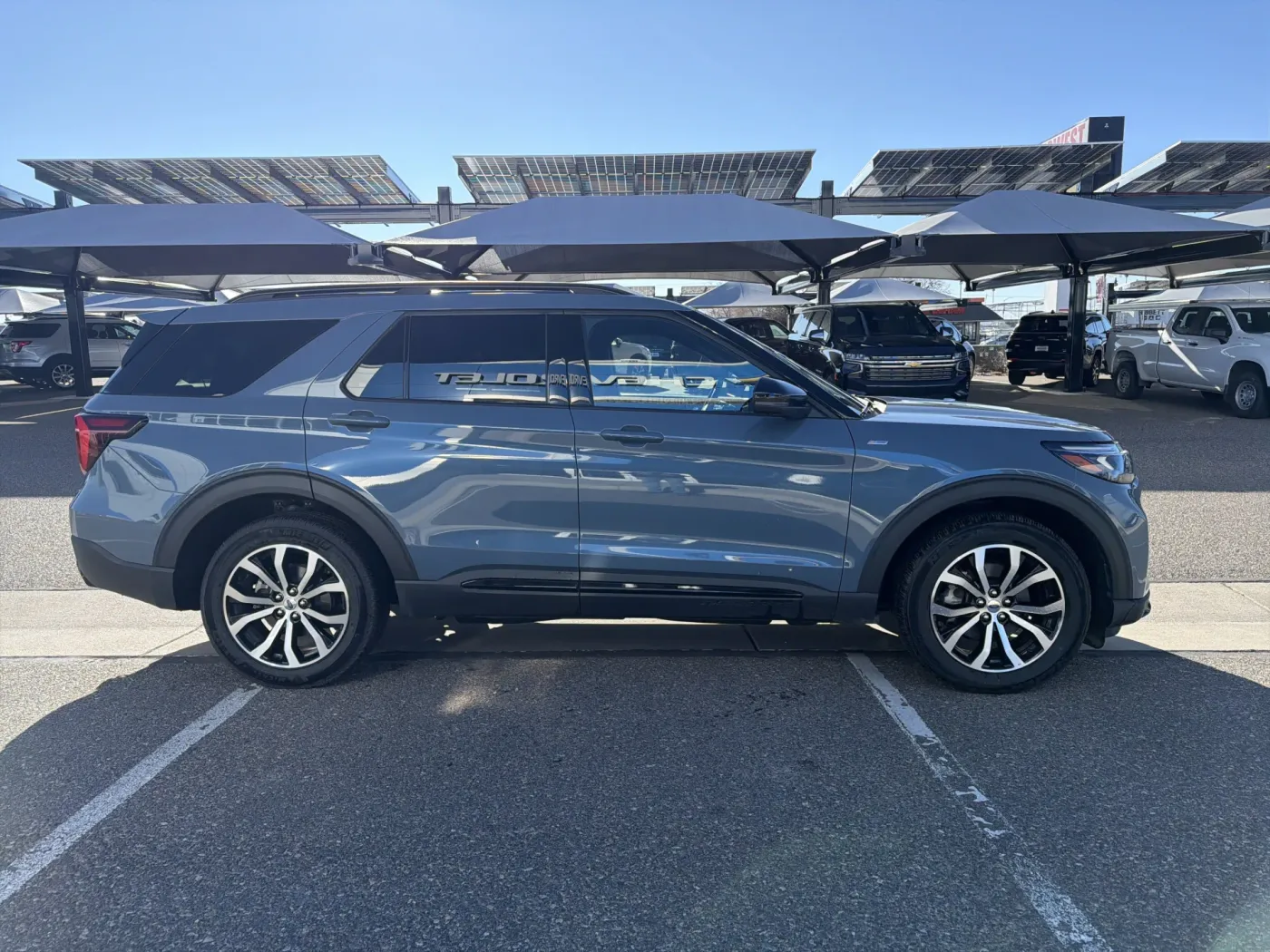 2025 Ford Explorer ST-Line | Photo 5 of 23