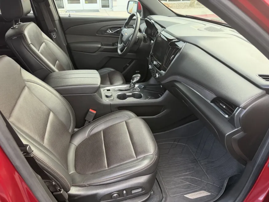 2023 Chevrolet Traverse High Country | Photo 13 of 22