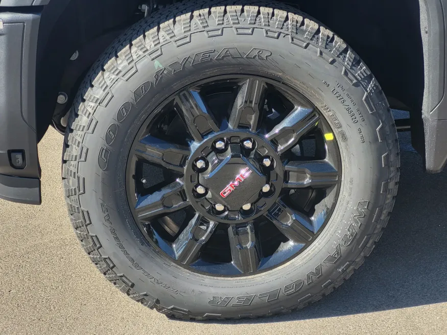 2026 GMC Sierra 2500HD AT4 | Photo 9 of 31