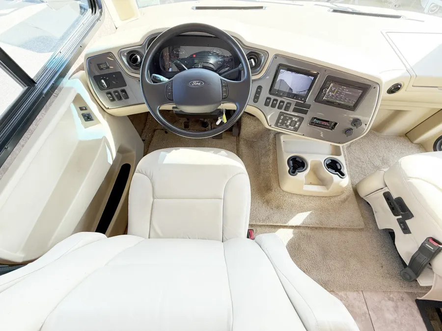 2015 Tiffin Allegro Open Road 34TGA | Photo 6 of 31