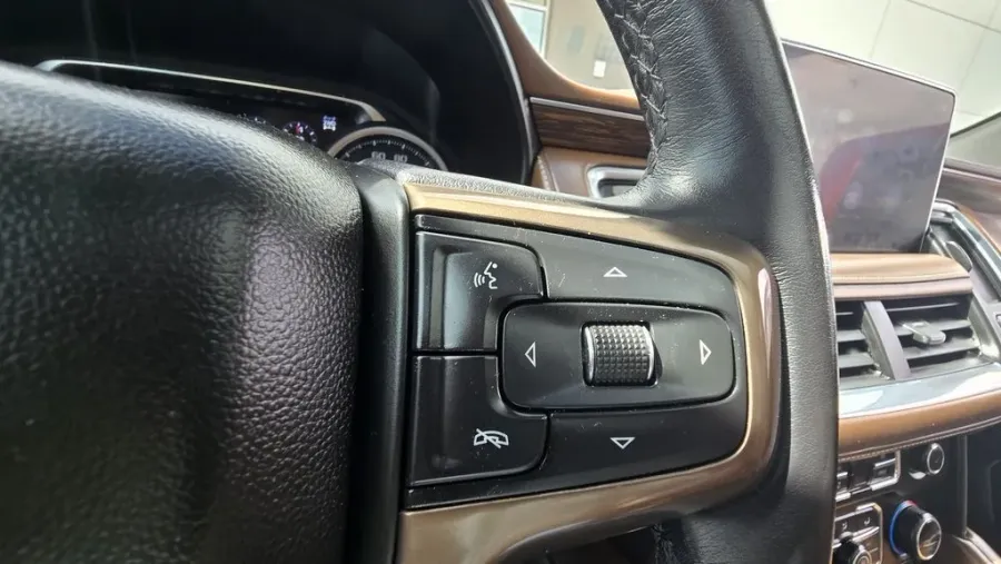 2021 Chevrolet Suburban | Photo 20 of 37