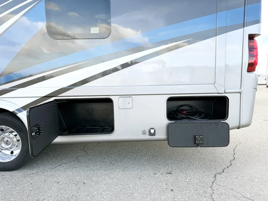 2023 Thor Magnitude SV34 | Photo 24 of 26