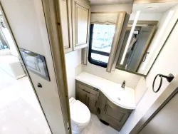 2026 Newmar London Aire 4551 | Thumbnail Photo 13 of 34