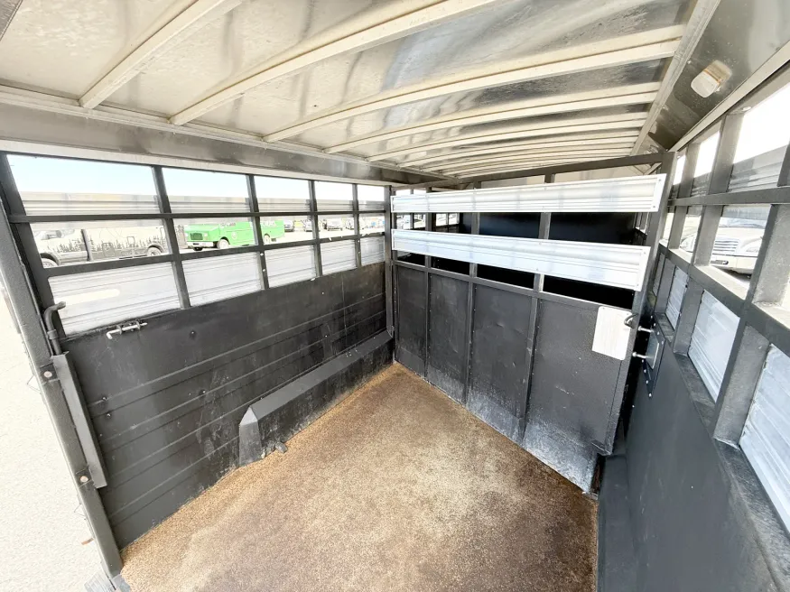 2022 Logan Coach Stock Combo | Photo 11 of 16