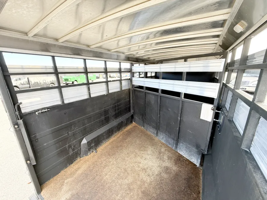 2022 Logan Coach Stock Combo | Photo 11 of 16