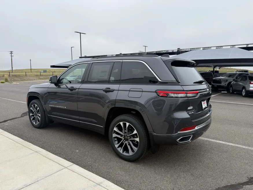 2025 Jeep Grand Cherokee Overland | Photo 5 of 19