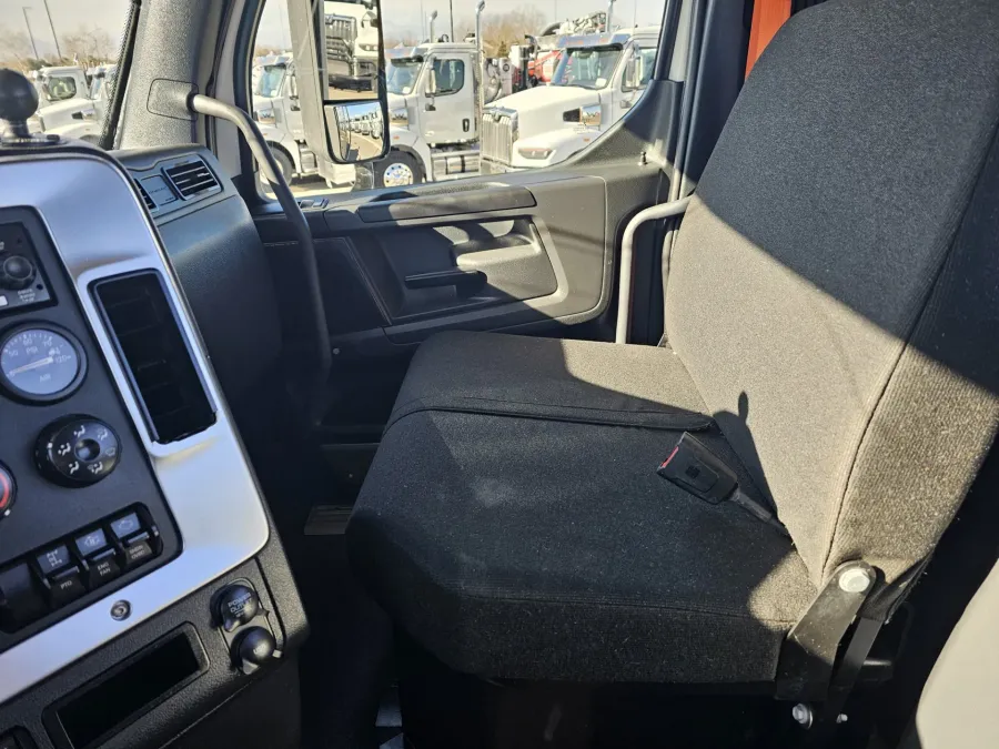 2025 Western Star 47X | Photo 14 of 17