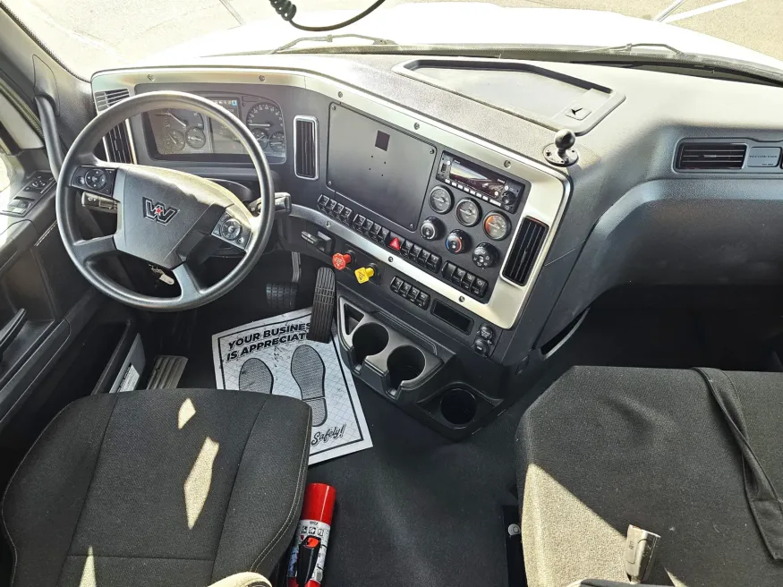2025 Western Star 47X | Photo 16 of 19