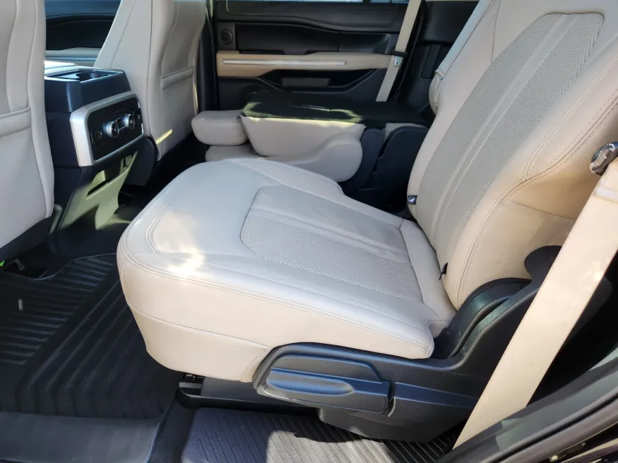 2023 Ford Expedition Limited | Photo 10 of 30