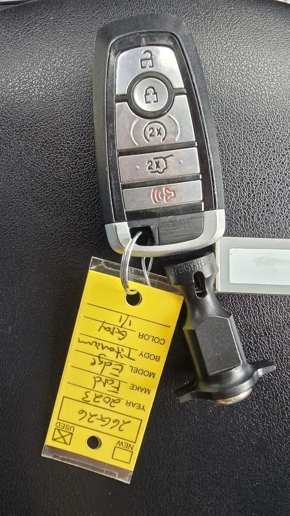 2023 Ford Edge | Photo 25 of 31