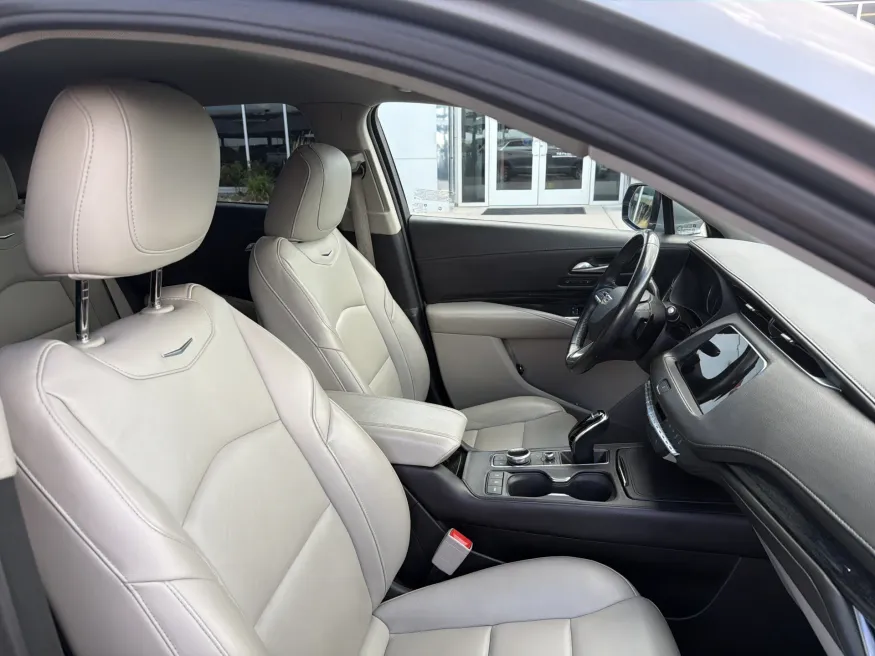 2023 Cadillac XT4 AWD Premium Luxury | Photo 12 of 21