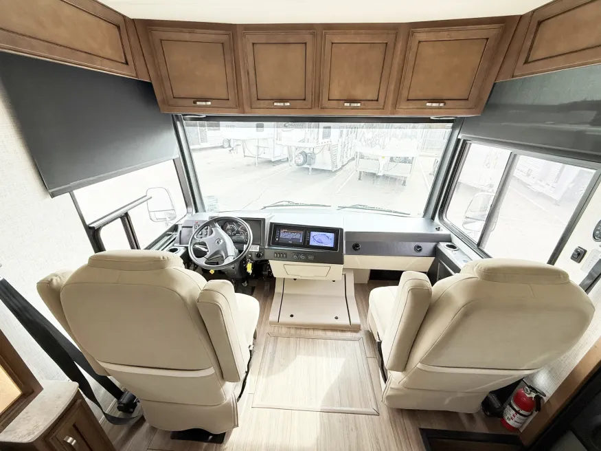 2022 Newmar Canyon Star 3722 | Photo 6 of 28