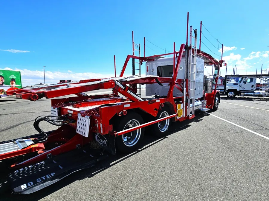 2020 Peterbilt 389 | Photo 5 of 35