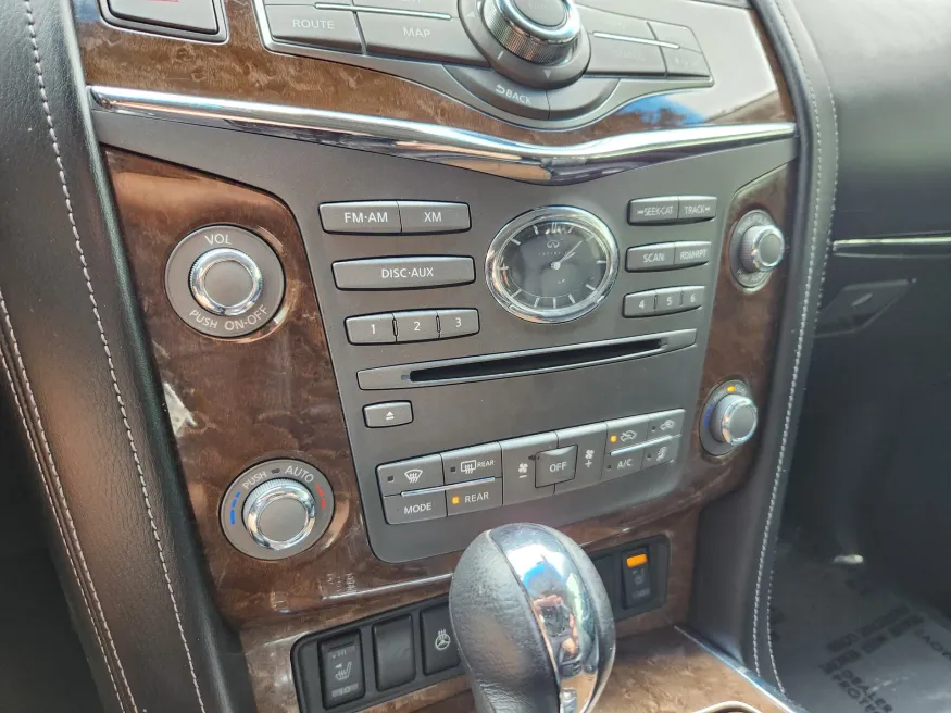 2017 Infiniti QX80 | Photo 28 of 33