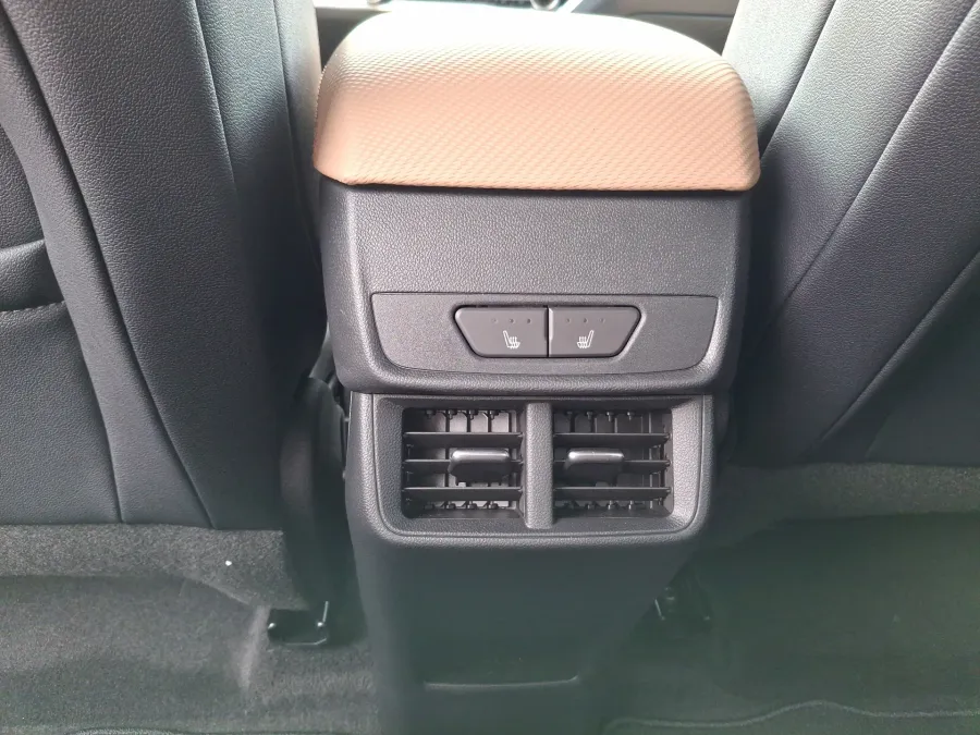 2026 Chevrolet Equinox AWD ACTIV | Photo 12 of 22