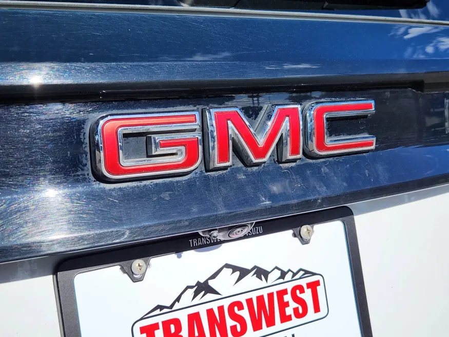 2025 GMC Acadia AWD Elevation | Photo 17 of 29