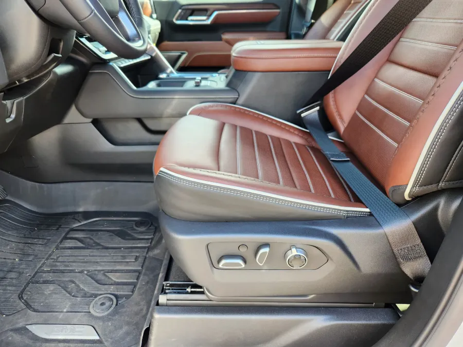 2025 GMC Sierra 3500HD Denali Ultimate | Photo 8 of 29