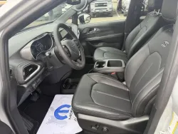 2026 Chrysler Pacifica Select | Thumbnail Photo 14 of 18